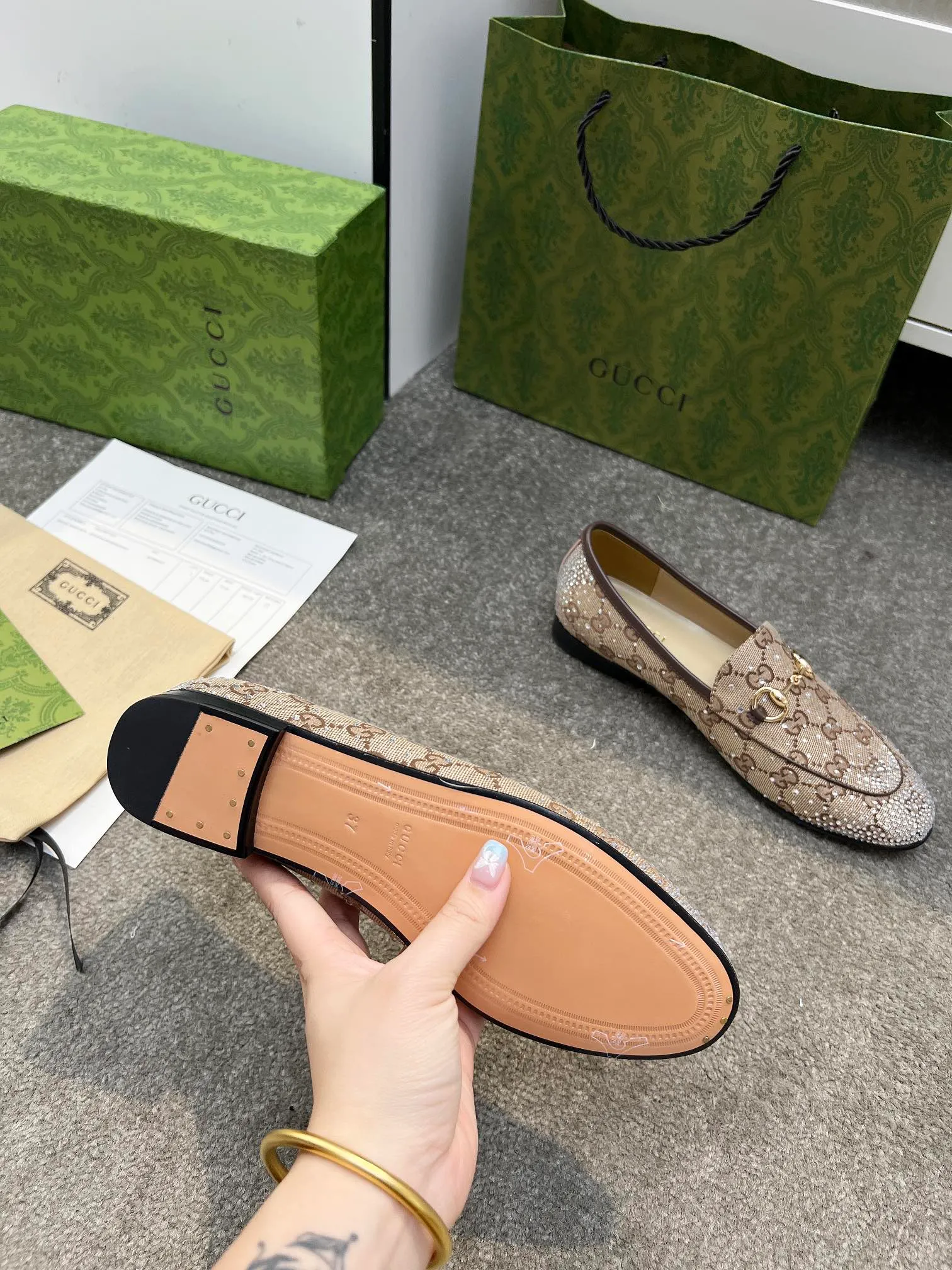 👟👟Ex-factory price 420👟👟 Genuine leather sole +50 Original quality guccisummer's latest limited edition shoes are on sale with top quality. Purchased genuine development original special hot diamond process classic double G presbyopic inner sheepskin with Italian original board material and craftsmanship are the same as the original! Code number: 35-42,